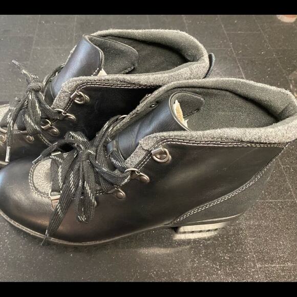 CLARKS WOMENS “COMBAT” BOOT SIZE 11 NWOT - Picture 2 of 6